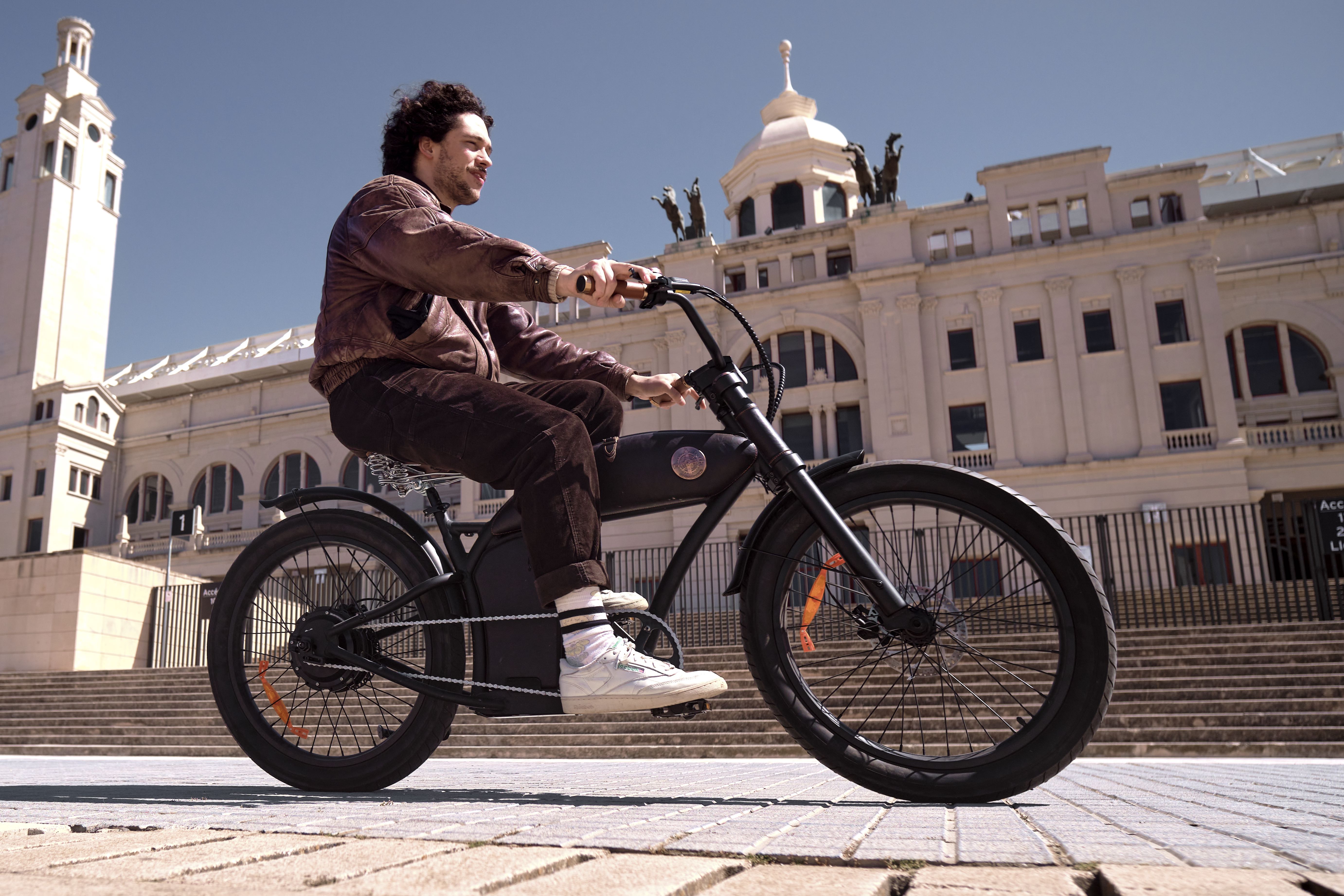Vélo électrique Rayvolt Cruzer Noir