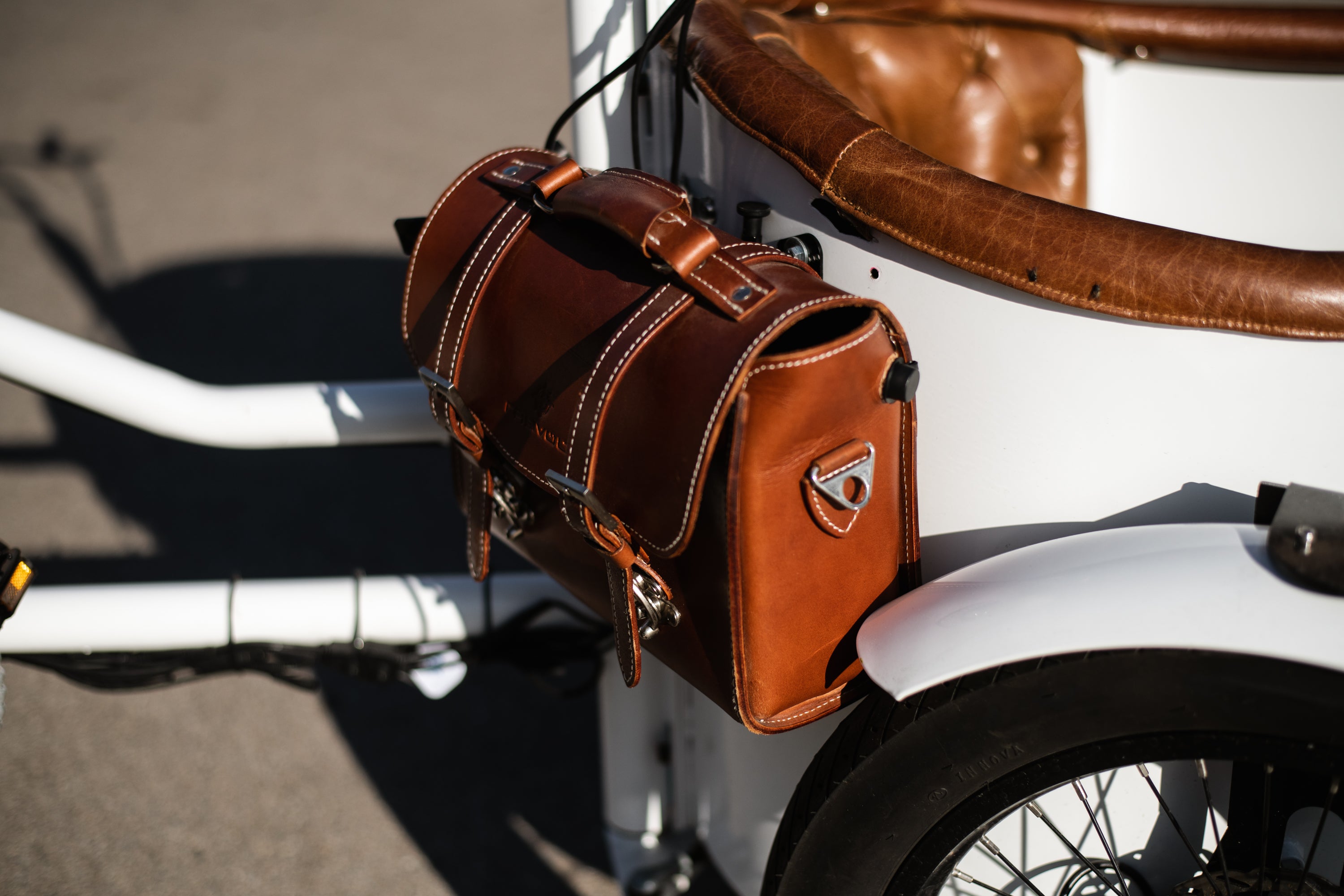 Vélo cargo électrique Rayvolt Trixie Blanc