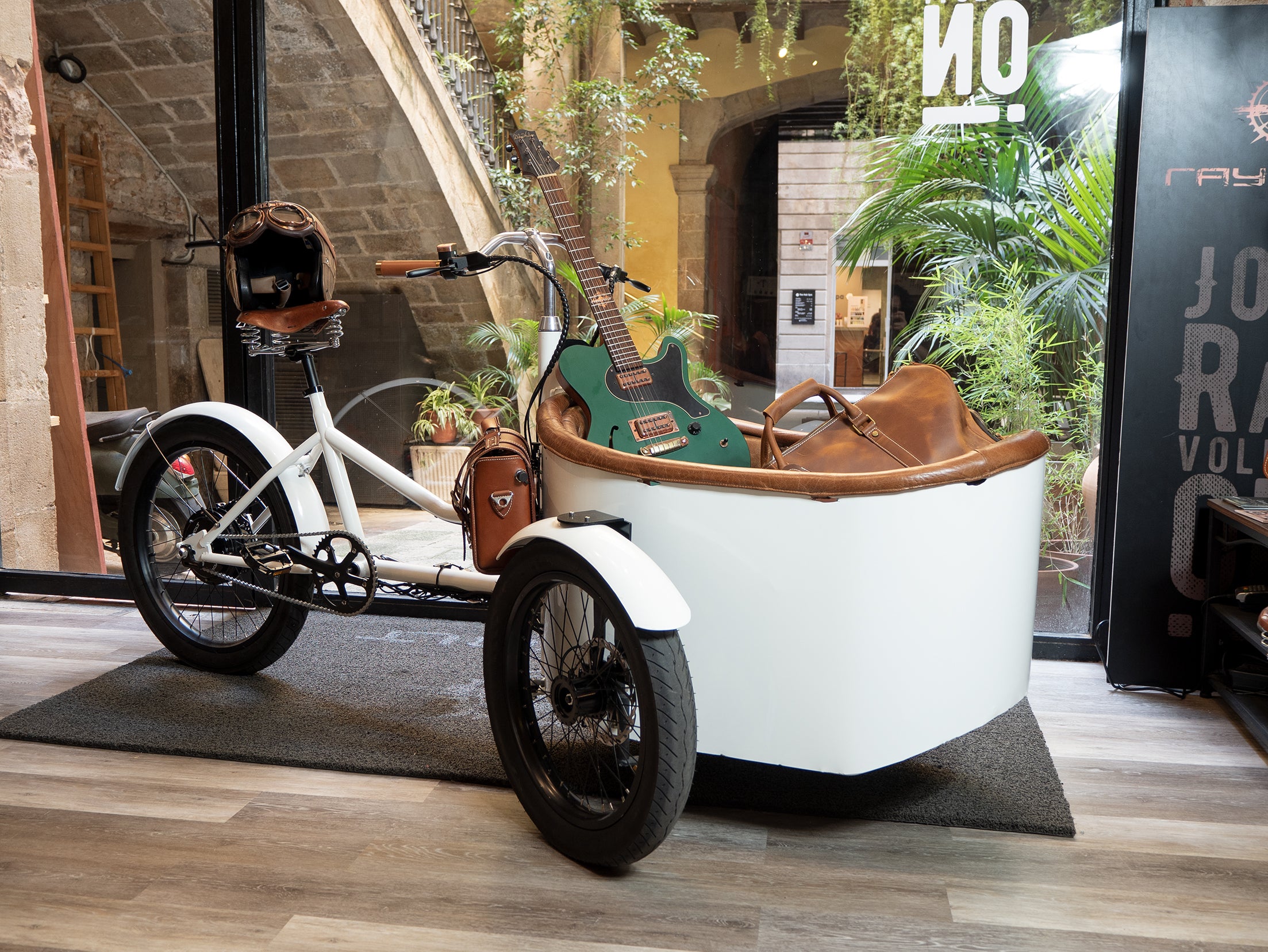 Vélo cargo électrique Rayvolt Trixie Blanc