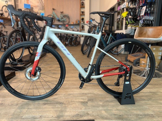 Vélo gravel BH GravelX 1.8 d'occasion, taille M, dans le magasin E-Bike Caen