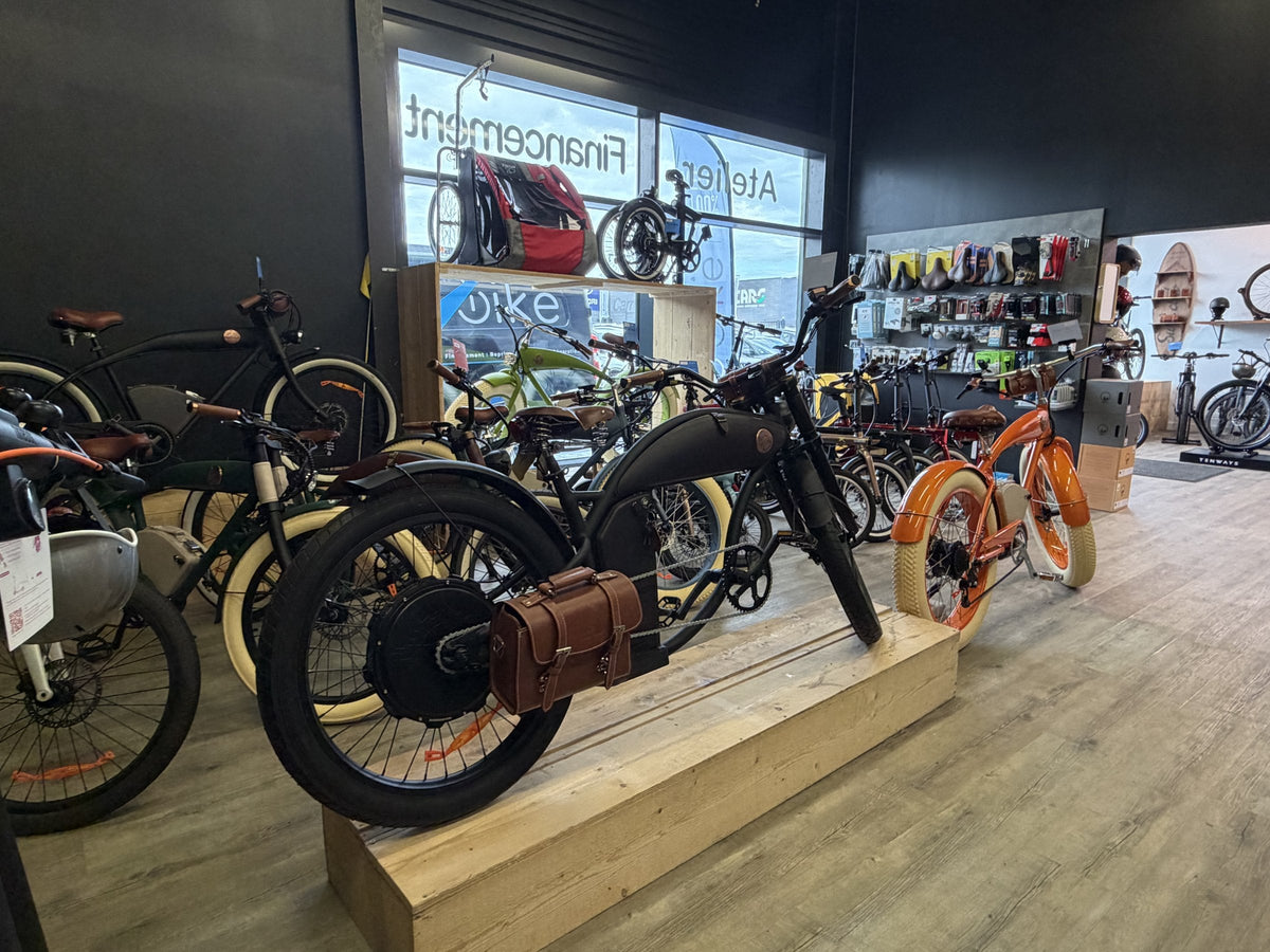 Fat bikes électriques Rayvolt dans le magasin E-Bike Caen